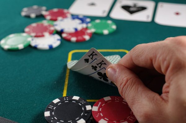 Mengatasi Tantangan: Strategi Menghadapi Hambatan dalam Permainan Poker Online